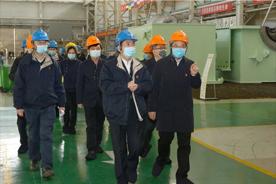 临潼区委书记王浩深入永利集团调研疫情防控及复工复产事情